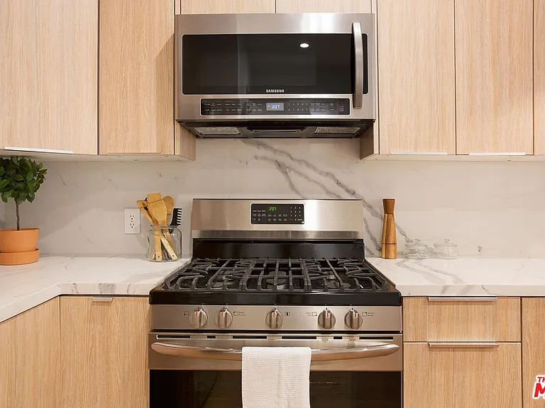 418 N Stanley Ave #420 — Photo 17