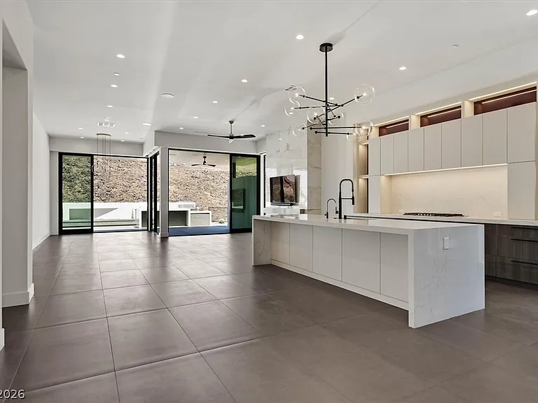 692 Scenic Cliff Dr — Photo 14