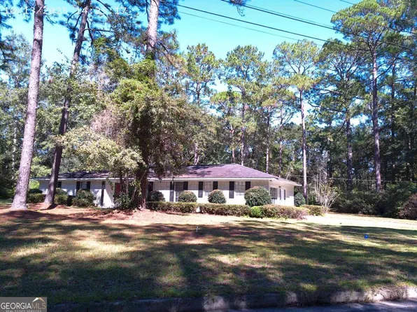 301 Lakeview Dr, Hinesville, GA 31313
