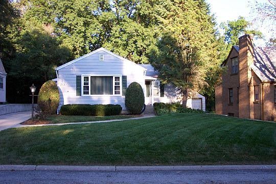 1st image of 215 Oak Knolls Ave