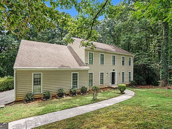 2nd image of 3884 Hunting Ridge Dr SW