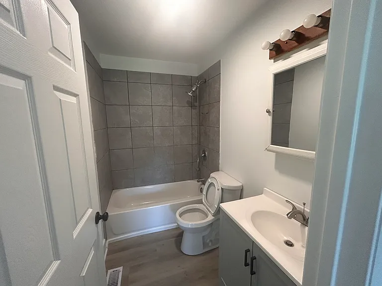 712 Marina Ct #1 — Photo 9