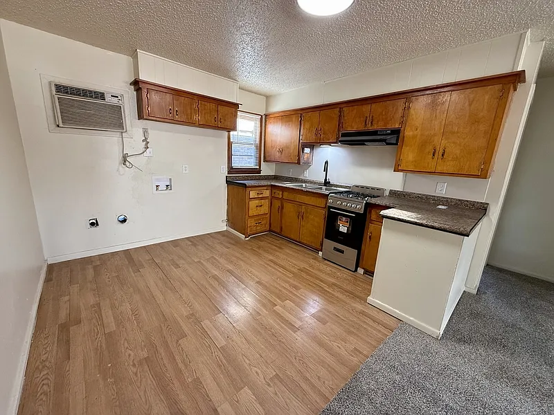 2 bed, 1.0 bath, 821 sqft, $750 — Photo 3