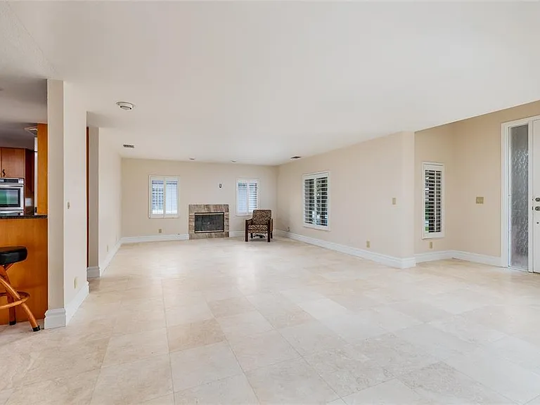 300 Brightwaters Blvd NE — Photo 11