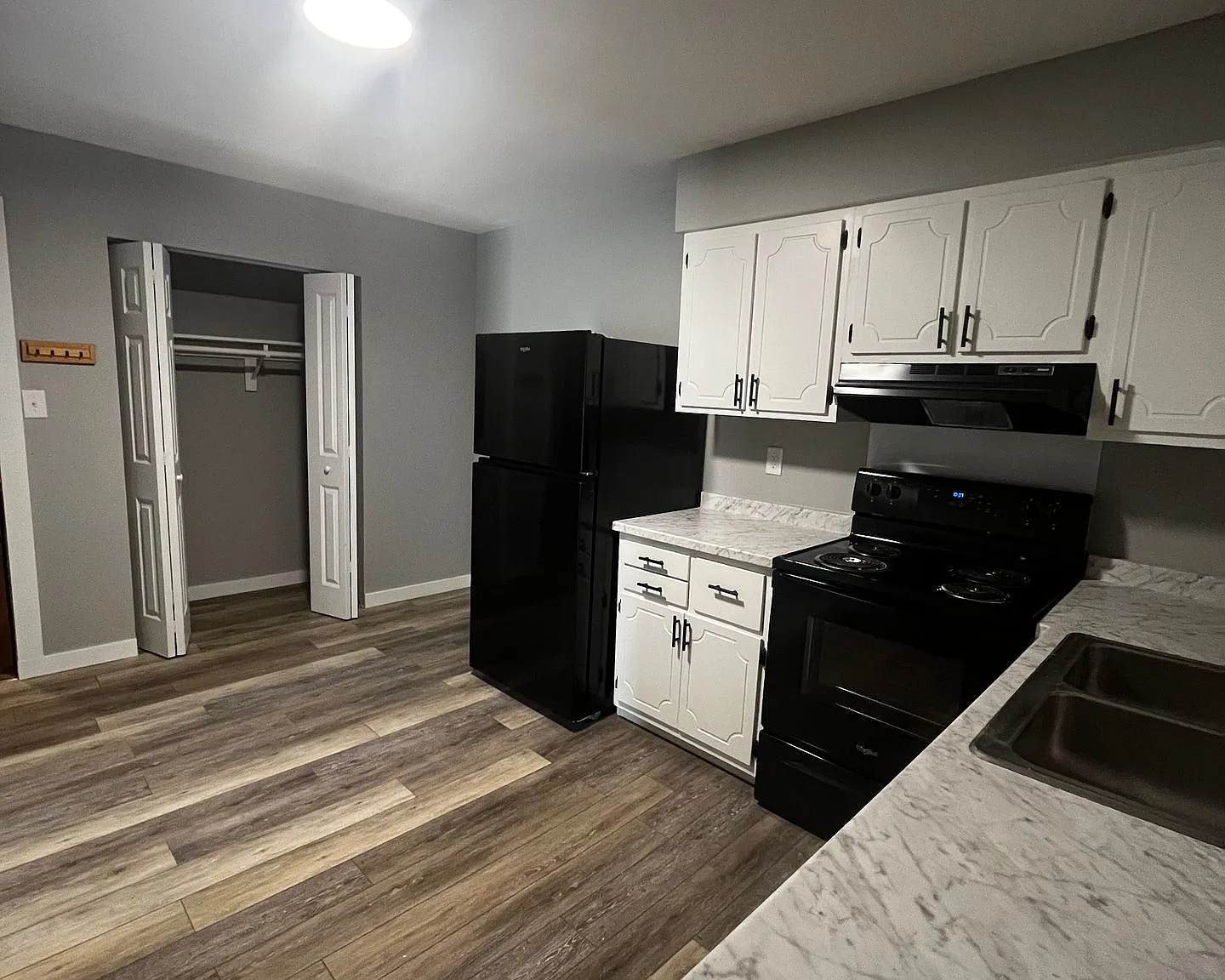 Parkway Apartments — Photo 1