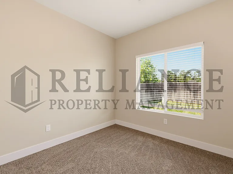 220 W May St — Photo 30