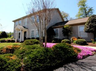 3620 Twin Views Ct, Roanoke, VA 24012