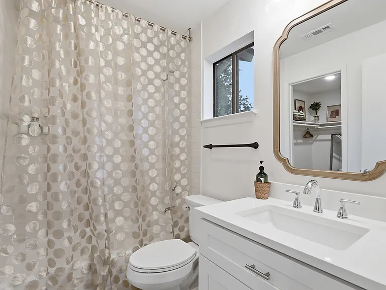 815 Annie St W — Photo 14