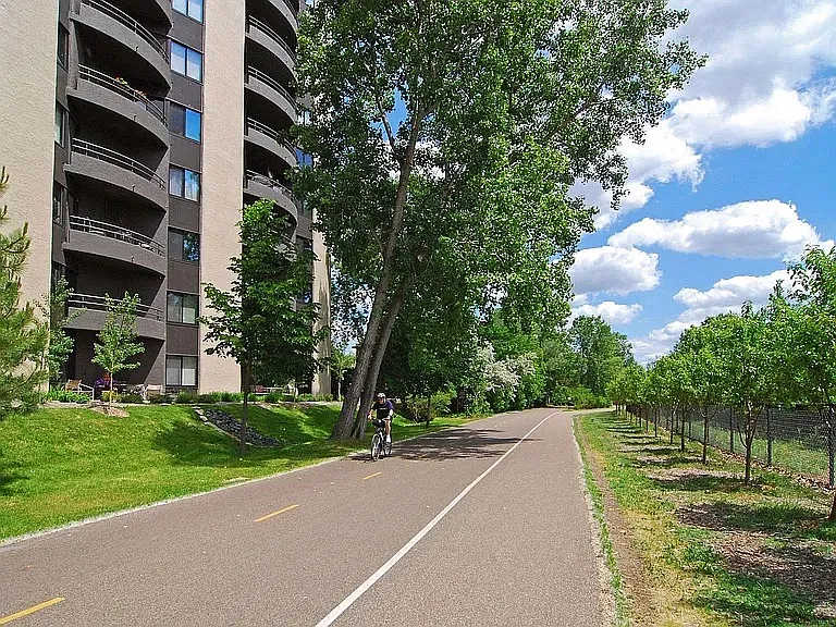 3151 Dean Ct #702 — Photo 30