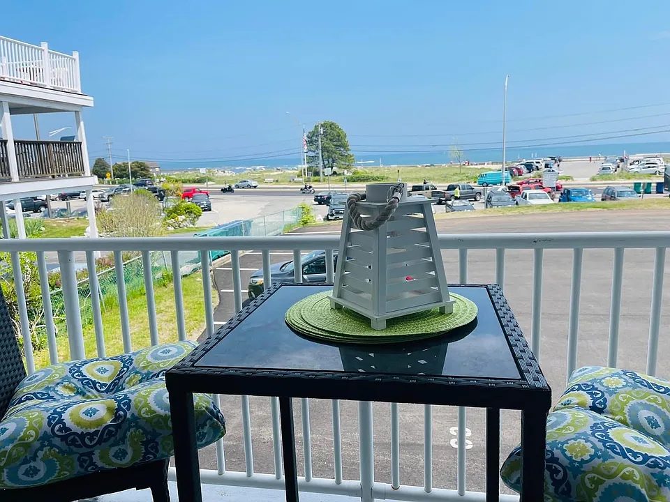 933 Ocean Blvd #207