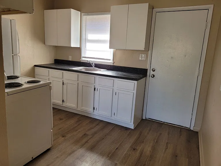 2945-2949 S Hydraulic Dr — Photo 4