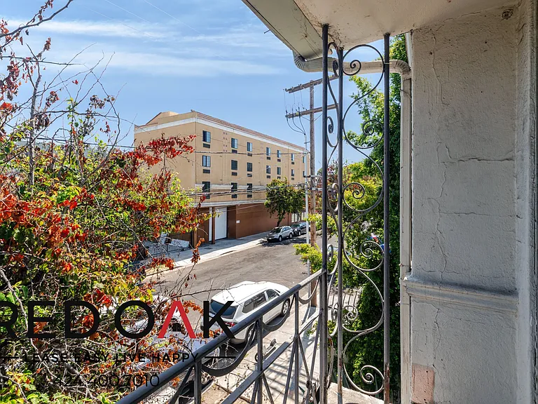 5443 Harold Way #5443-1/4-5 — Photo 10