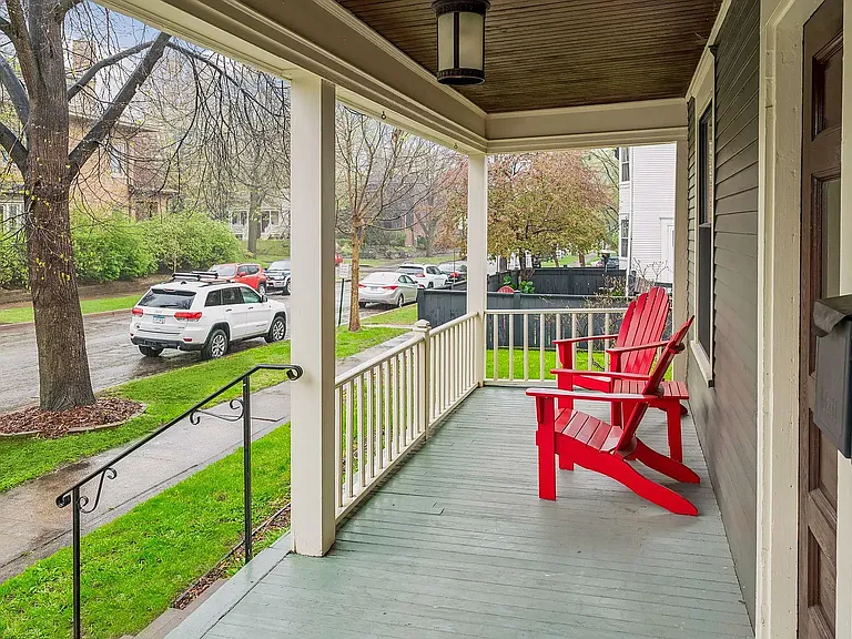 105 Milton St S #1B — Photo 3