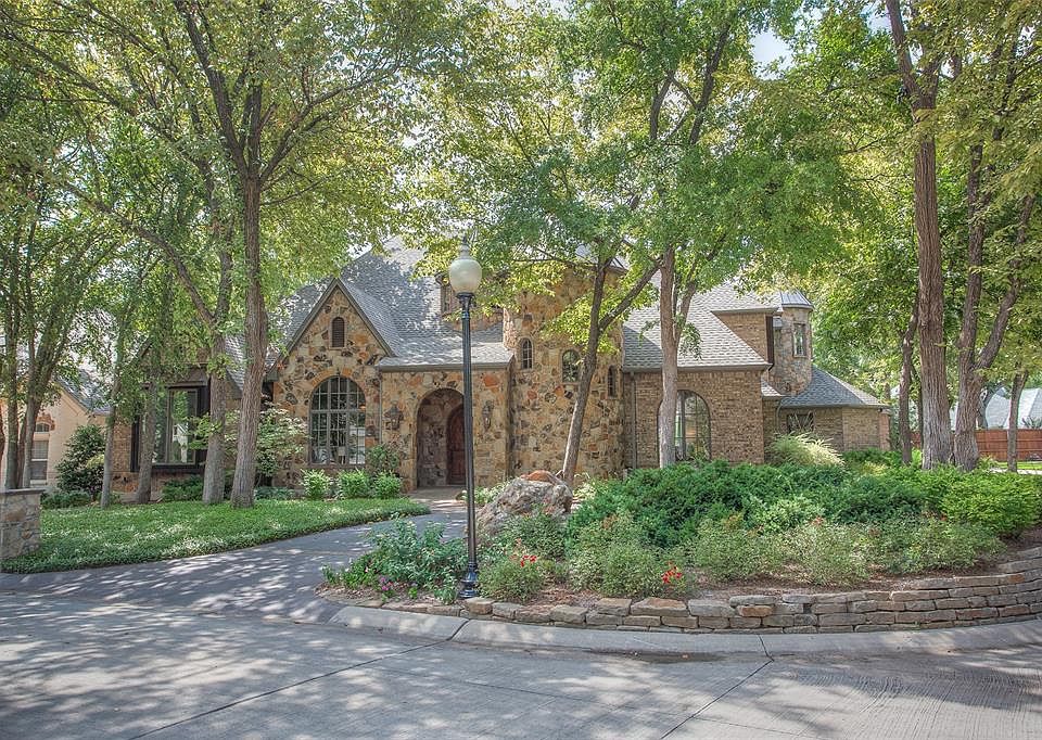 1st image of 2829 River Forest Dr