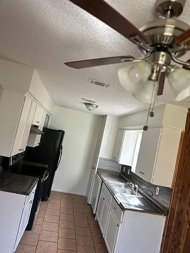 709 Campbell Ln — Photo 9