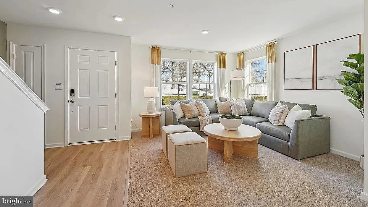 3 bed, 1900 sqft, $2,700 — Photo 3