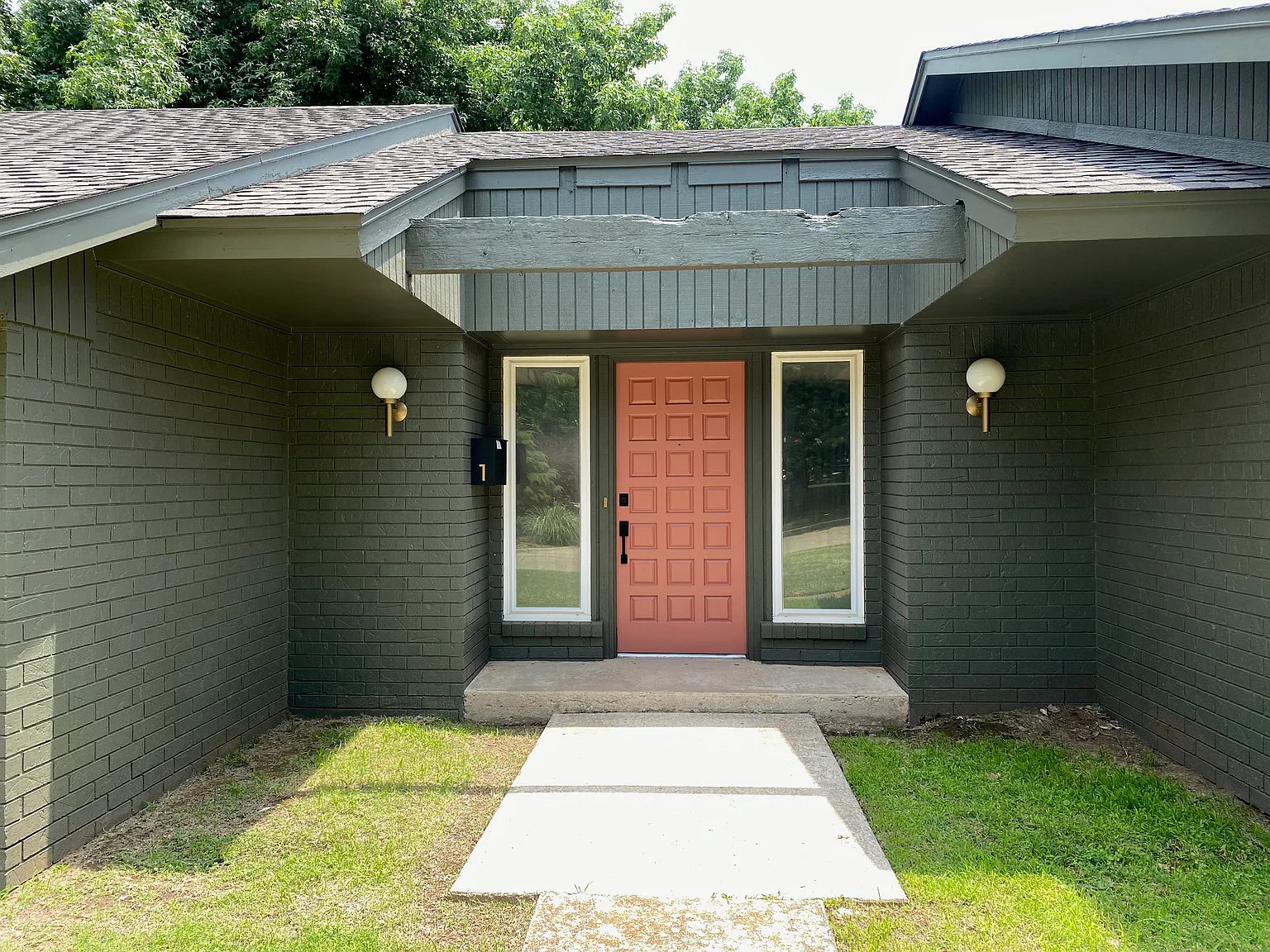 3 bed, 1751 sqft, $2,500 — Photo 2