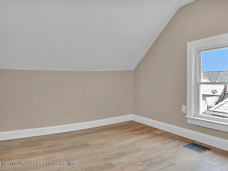 907 Bond St #2 — Photo 19
