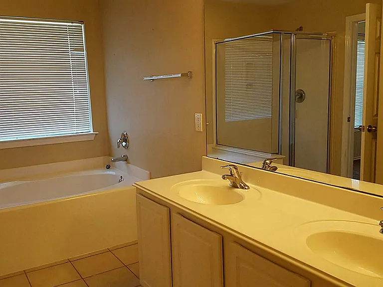 111 Gallery Cove Ct — Photo 11