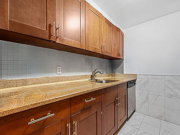 5th image of 38-30 Parsons Blvd #2C