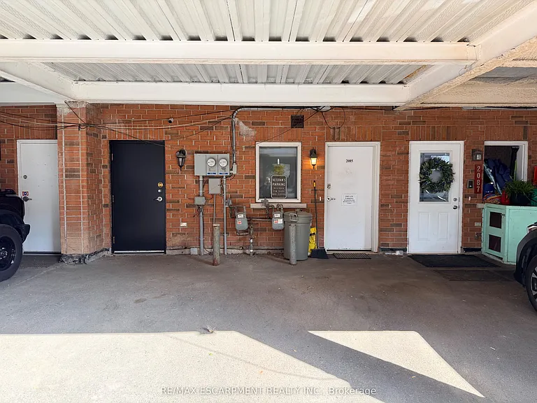 2085 Pine St — Photo 3