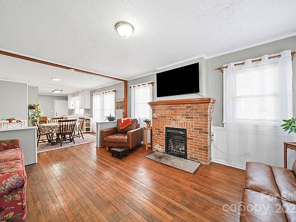 5th image of 128 Harwood St