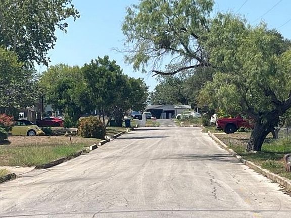 Exterior Neighborhood (street photo)