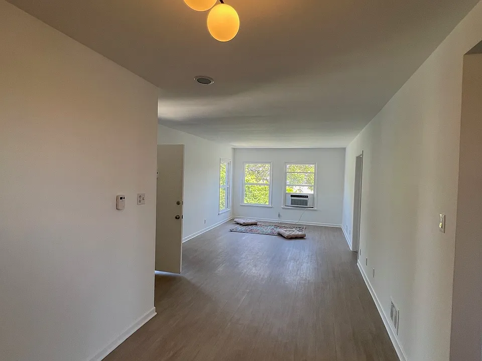 1119 N Hayworth Ave #9