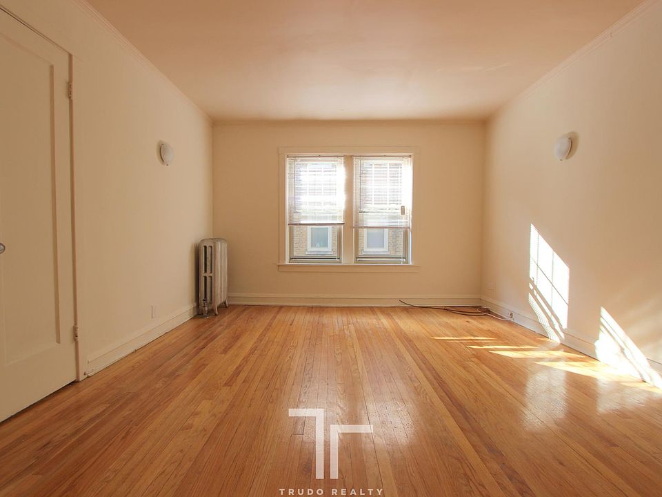 1st image of 2106 W Ainslie St #1