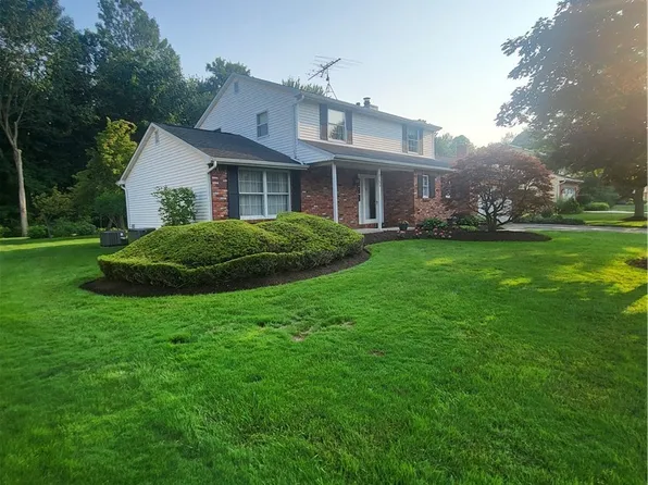 8185 Clarherst Dr, East Amherst, NY 14051