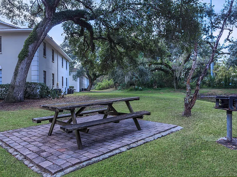 Grand Oaks — Photo 20