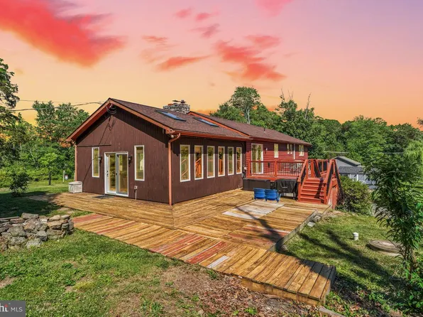 2394 Hill Rd, Perkiomenville, PA 18074
