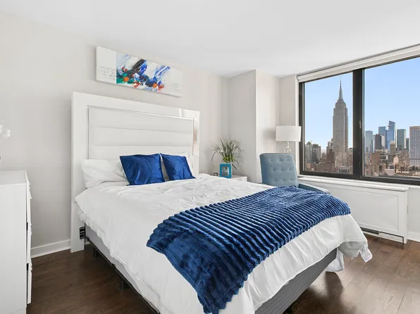 330 East 38th Street 50 E image 6 of 7