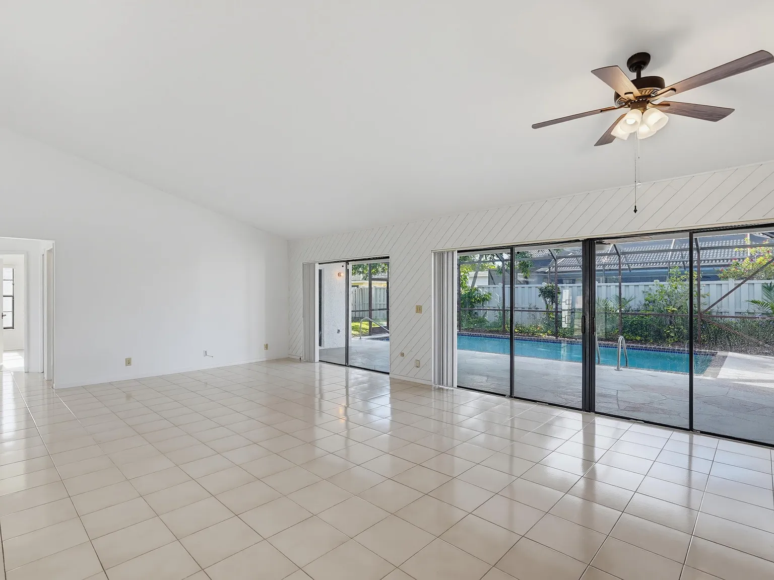 3 bed, 2.0 bath, 1898 sqft, $4,650 — Photo 3