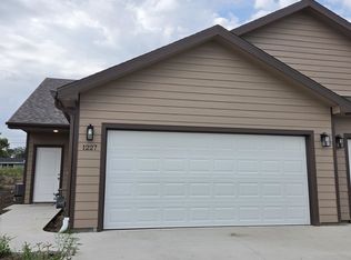 1227 Lindbergh Ln, Salina, KS 67401