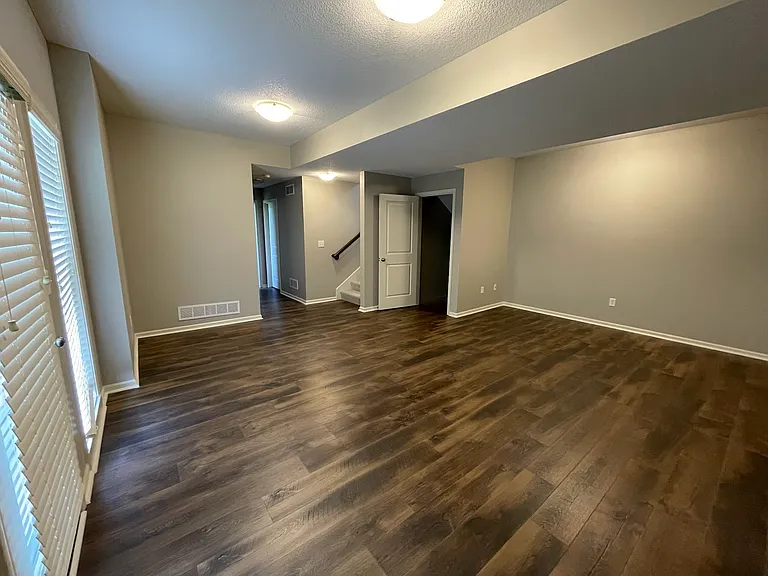 12213 Bennington Ave — Photo 21