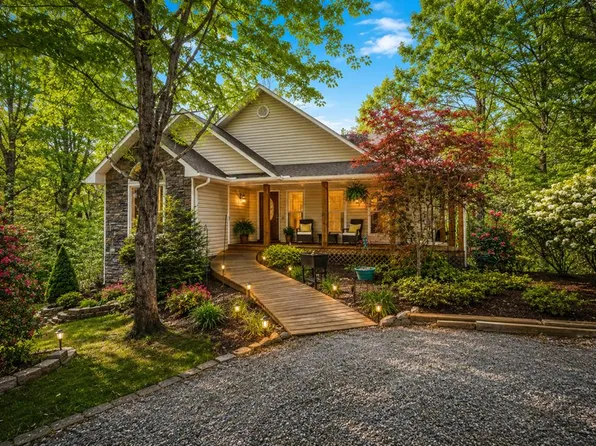339 Henderson Rd, Young Harris, GA 30582