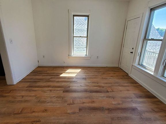 2nd image of 1568 W Windlake Ave #4