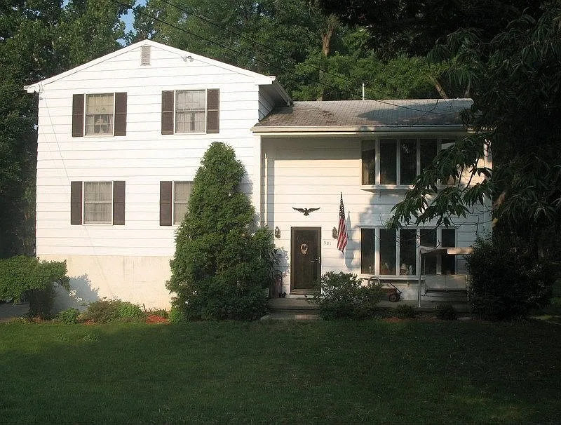 981 Swayze Ave photo 1