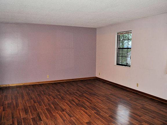 3rd image of 320 Navaho Dr