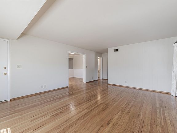 5th image of 1151 Cotswald Ct