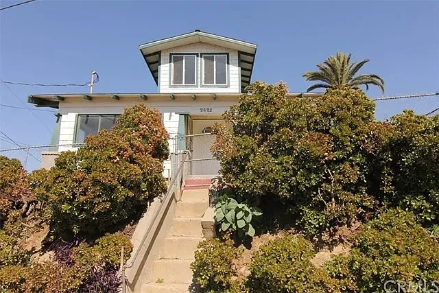 2622 Thomas St — Photo 3