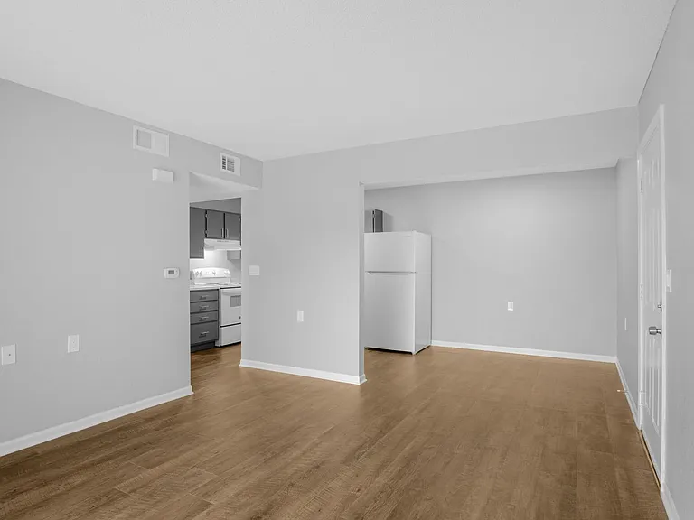 Callaway Villa Apartments — Photo 12