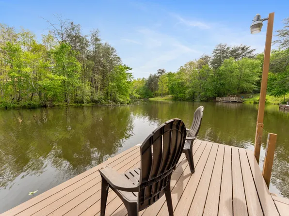 374 Eagle Lake Rd, Coalmont, TN 37313