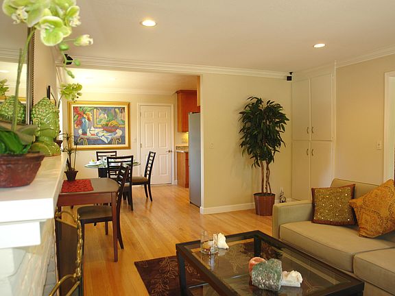 SEPARATE FAMILY ROOM & F/P