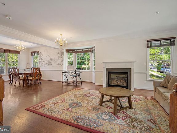 5th image of 213 Deer Meadow Ln