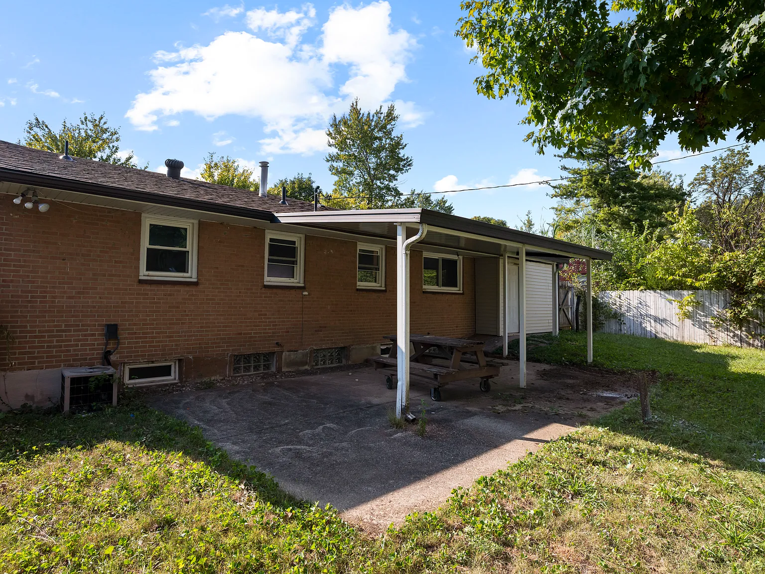 3 bed, 1.5 bath, 1000 sqft, $1,500 — Photo 2