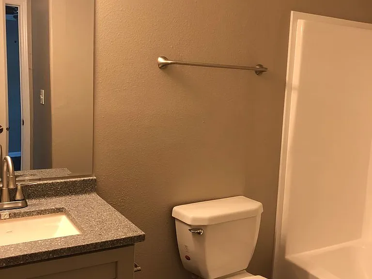 109 Varsity Dr — Photo 23