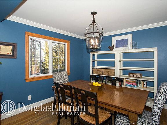 5th image of 10 Royal Oak Dr