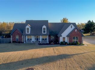 9908 SW 35th St, Yukon, OK 73099